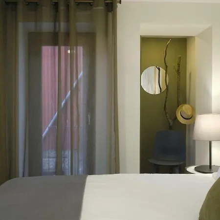 Apartment Oporto Wall Apartments