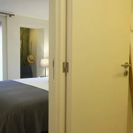 Oporto Wall Apartments *