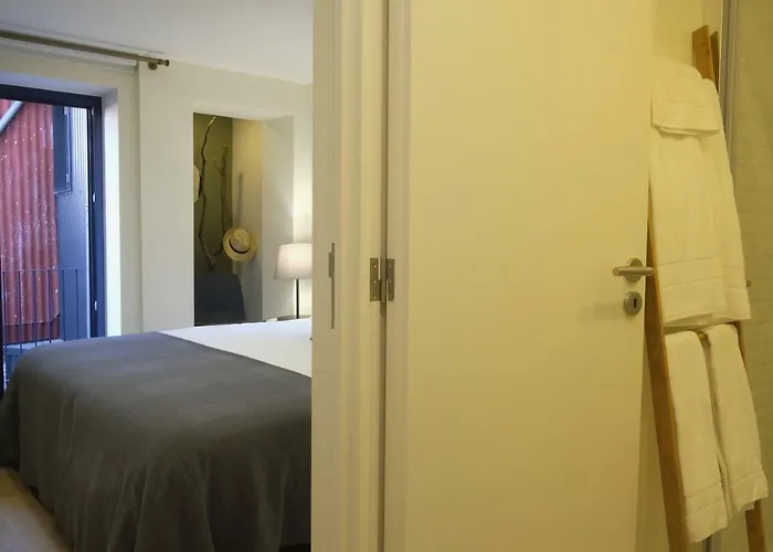 Oporto Wall Apartments *