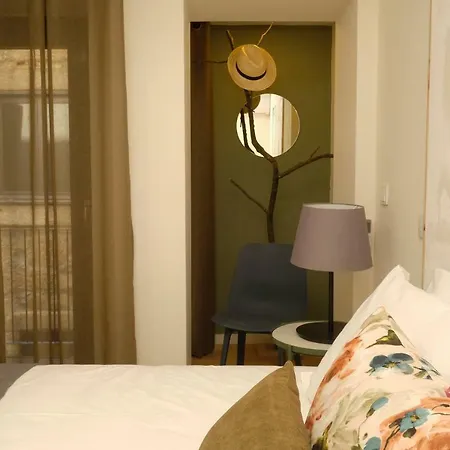 Oporto Wall Apartments アパート